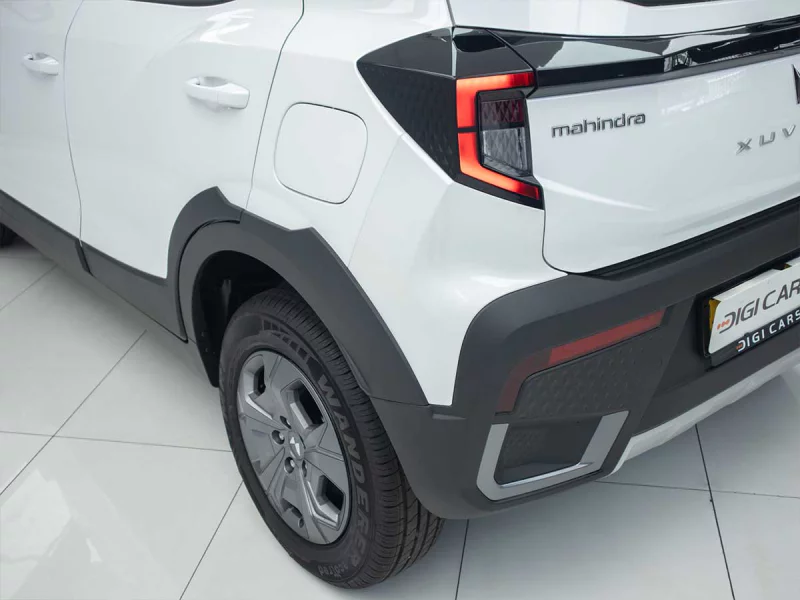 Vehicle Image for 8/23for Mahindra XUV3X0 1.2 MX3 MT