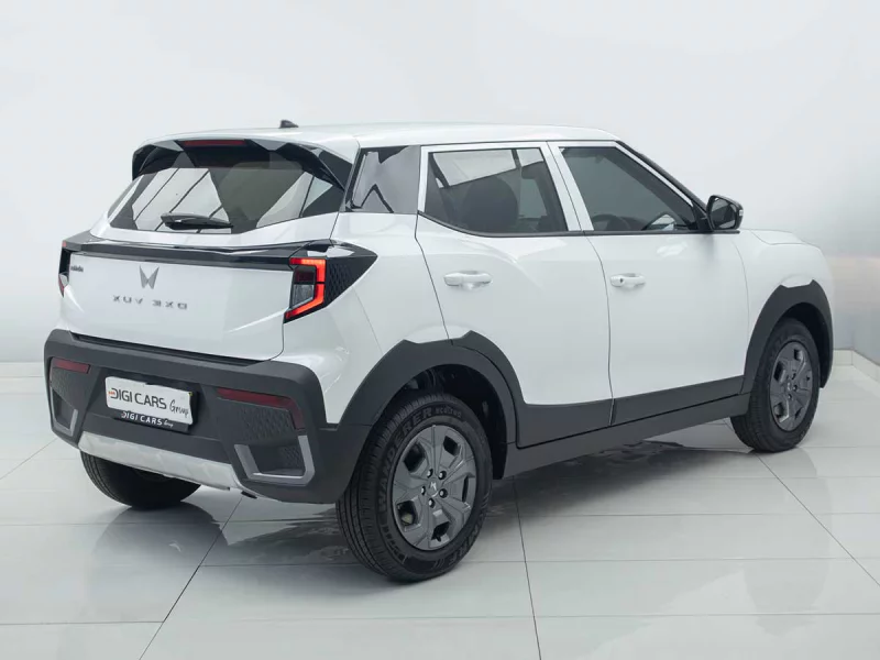 Vehicle Image for 4/23for Mahindra XUV3X0 1.2 MX3 MT