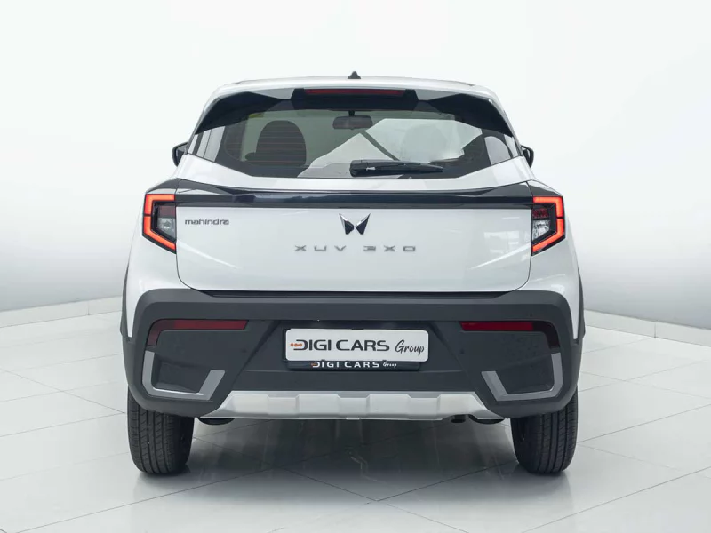 Vehicle Image for 12/23for Mahindra XUV3X0 1.2 MX3 MT