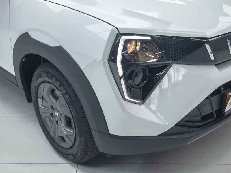 Vehicle Image for 9/23for Mahindra XUV3X0 1.2 MX3 MT